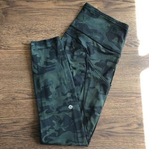 Fast & Free 7/8 Tight- Incognito Camo Multi Gator